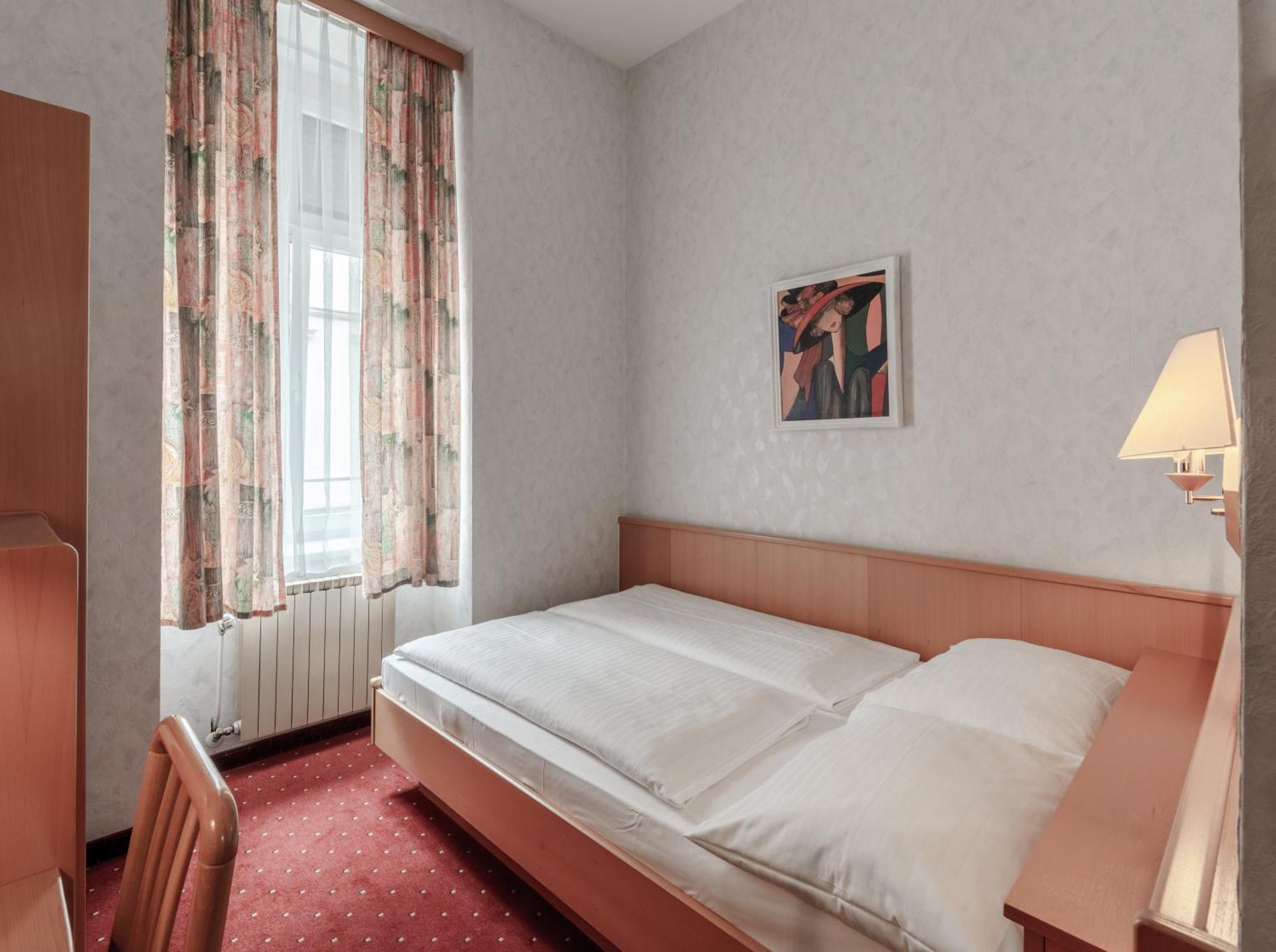 Admiral Hotel 3*