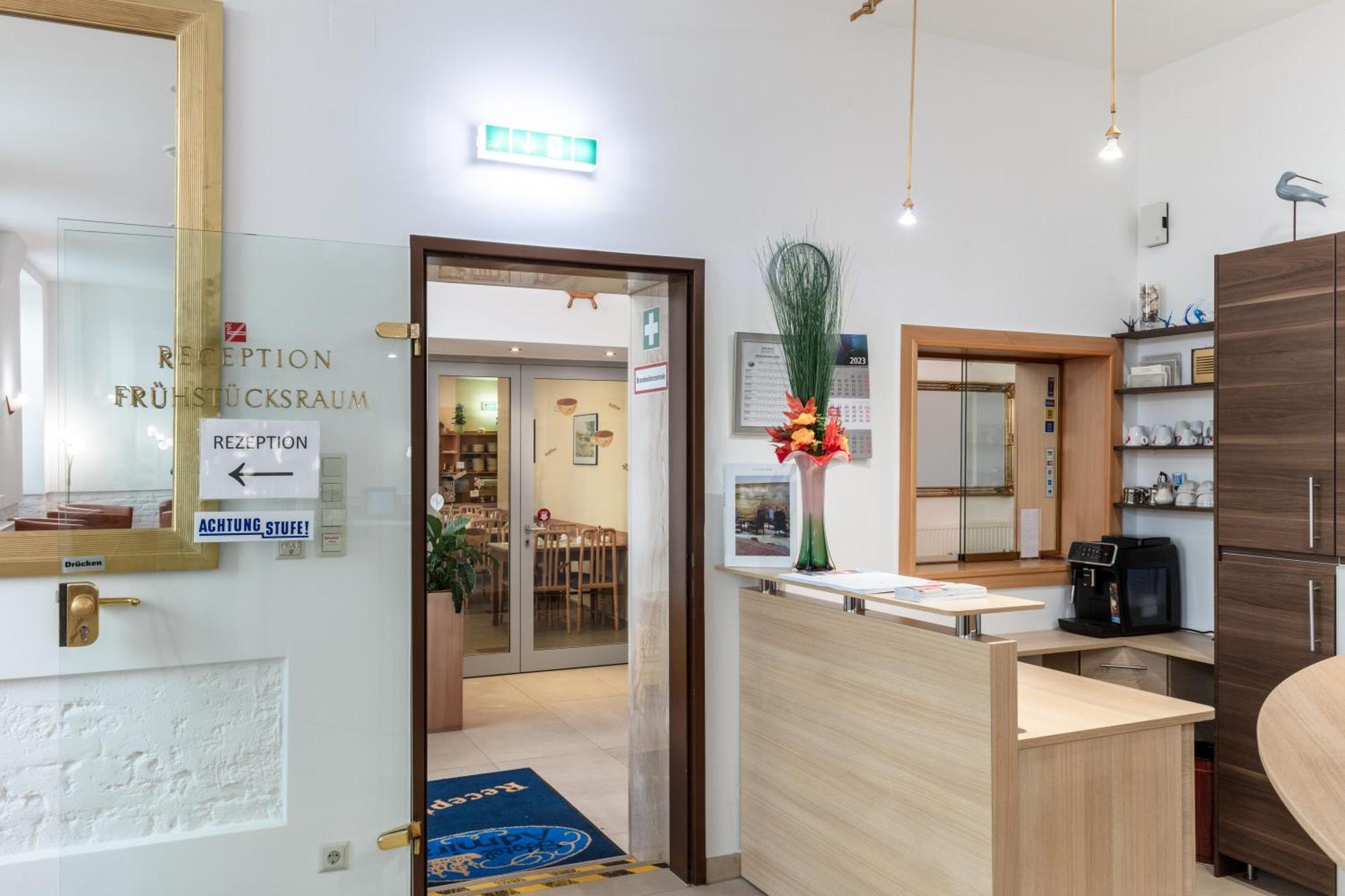 Admiral Hotel 3*